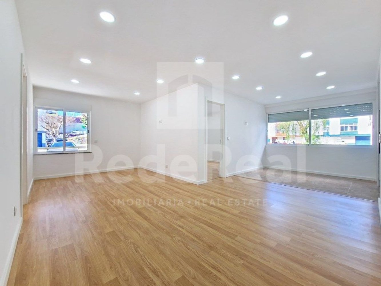 Apartamento de 4 dormitorios en Quelfes, Portugal No. 90057