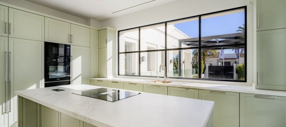 4 bedrooms Villa in Nueva Andalucia, Spain No. 285561 11