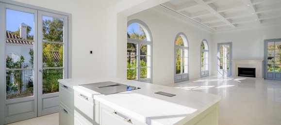 4 bedrooms Villa in Nueva Andalucia, Spain No. 285561 20