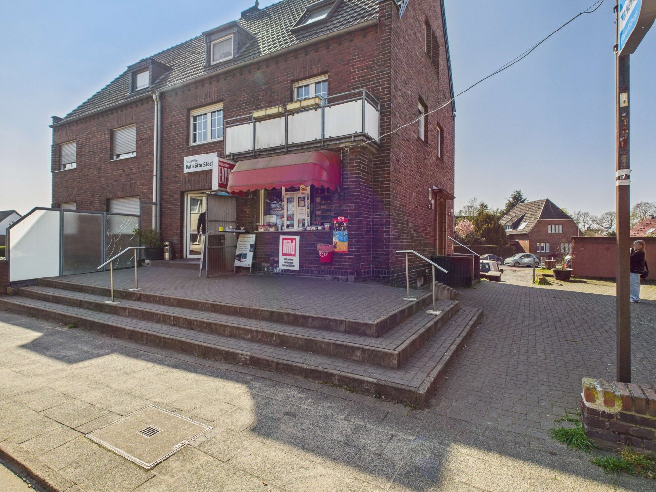 144m² Building in Krefeld, Germany No. 244443