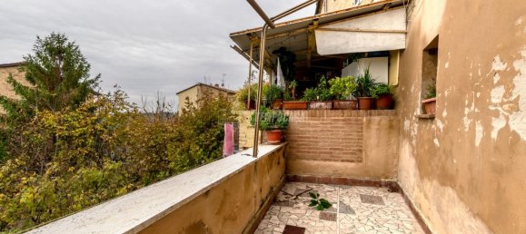 Дом с 5 комнатами в Чивитанова Марке, Италия № 86319 2