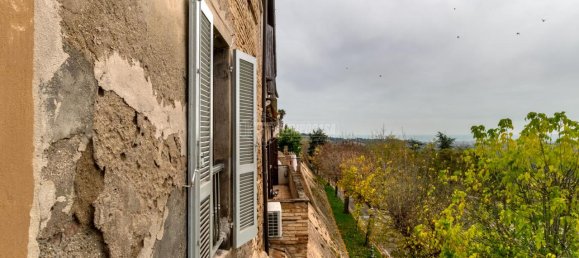 Дом с 5 комнатами в Чивитанова Марке, Италия № 86319 3