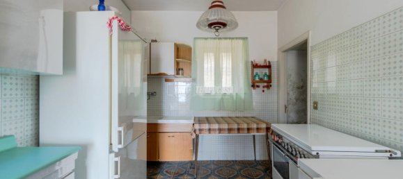 Дом с 5 комнатами в Чивитанова Марке, Италия № 86319 6