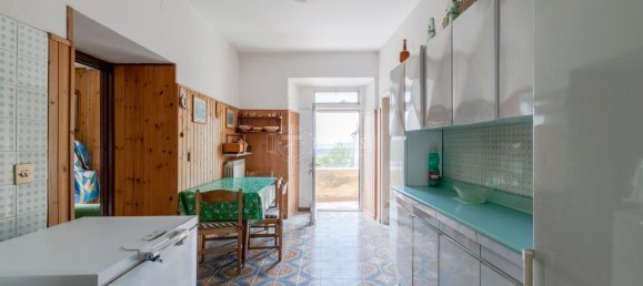 Дом с 5 комнатами в Чивитанова Марке, Италия № 86319 5