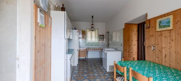 Дом с 5 комнатами в Чивитанова Марке, Италия № 86319 7