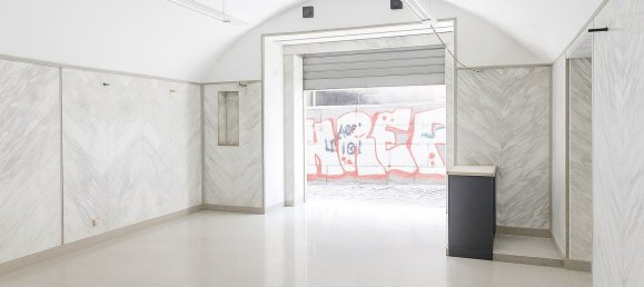 135m² Commercial property in Naples, Italy No. 319679 2