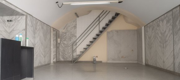 135m² Commercial property in Naples, Italy No. 319679 15