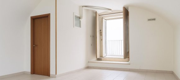 135m² Commercial property in Naples, Italy No. 319679 30