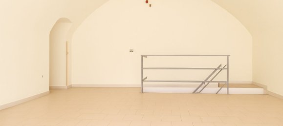 135m² Commercial property in Naples, Italy No. 319679 28