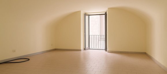 135m² Commercial property in Naples, Italy No. 319679 26