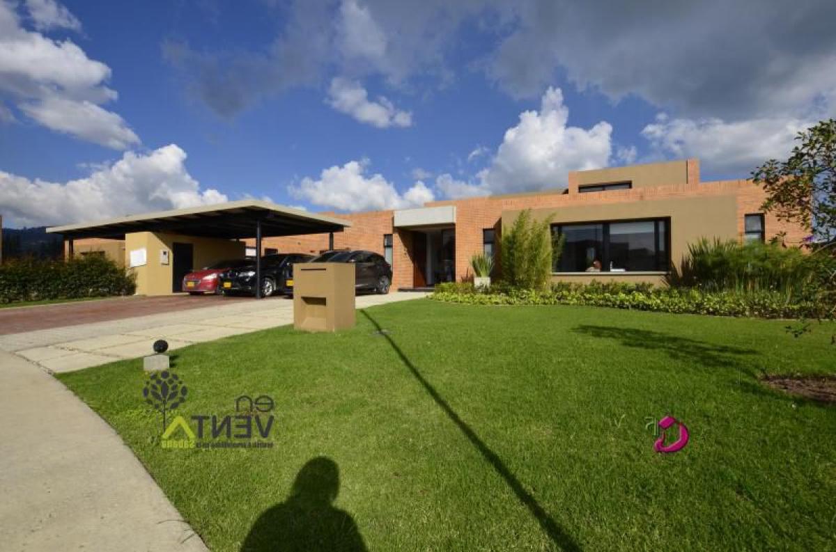 4 bedrooms House in Cundinamarca, Colombia No. 2595