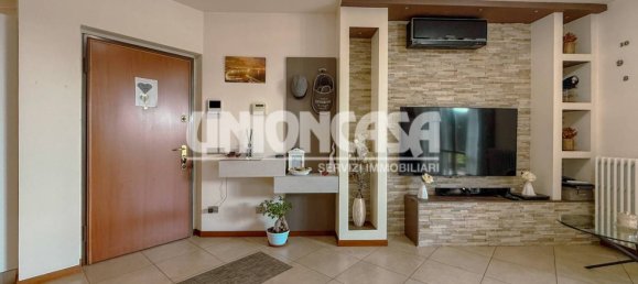 2 bedrooms Villa in Fenegrò, Italy No. 270413 14
