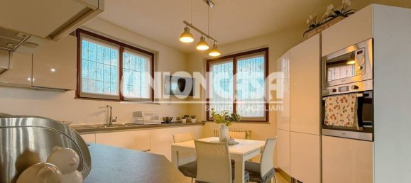2 bedrooms Villa in Fenegrò, Italy No. 270413 18