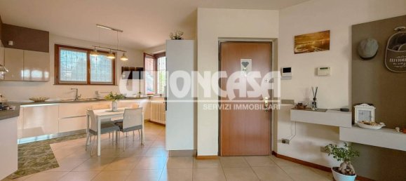 2 bedrooms Villa in Fenegrò, Italy No. 270413 16