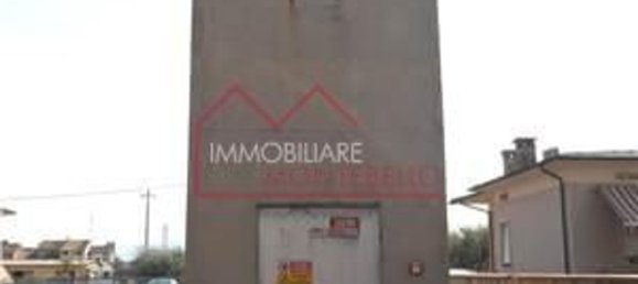 Almacén en Capannori, Italy 1800 m² No. 166646 4