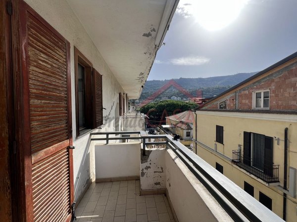 5 rooms Apartment in Vibo Valentia, Italy No. 186627