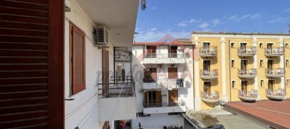 5 rooms Apartment in Vibo Valentia, Italy No. 186627 6