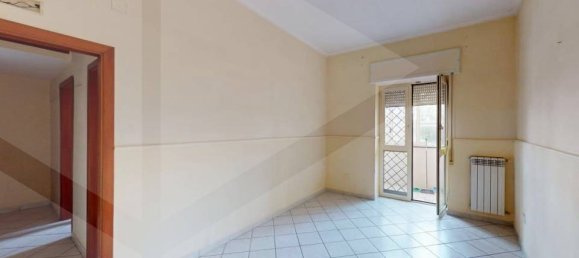 2-salle Appartement à Arzano, Italy No. 22066 19