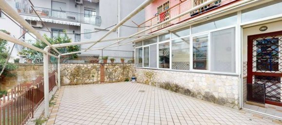 2-salle Appartement à Arzano, Italy No. 22066 5