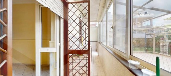 2-salle Appartement à Arzano, Italy No. 22066 22