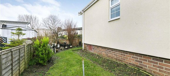 2 bedrooms House in Chertsey, United Kingdom No. 8614 10