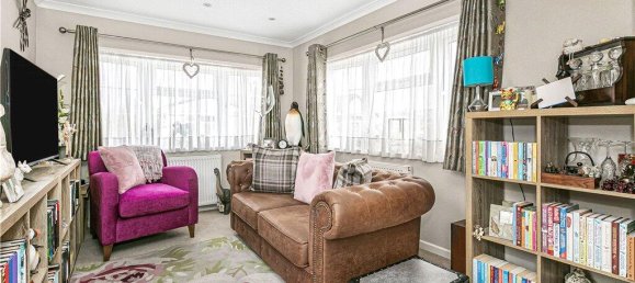 2 bedrooms House in Chertsey, United Kingdom No. 8614 2