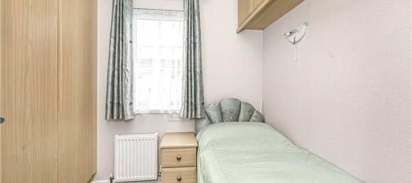 2 bedrooms House in Chertsey, United Kingdom No. 8614 8