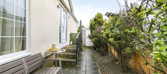 2 bedrooms House in Chertsey, United Kingdom No. 8614 5