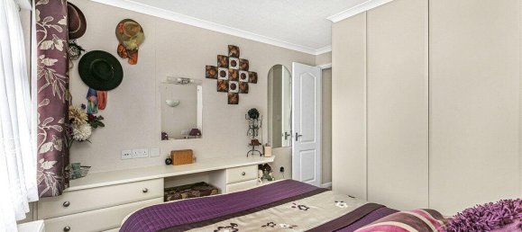 2 bedrooms House in Chertsey, United Kingdom No. 8614 7