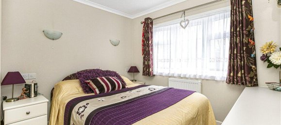 2 bedrooms House in Chertsey, United Kingdom No. 8614 4