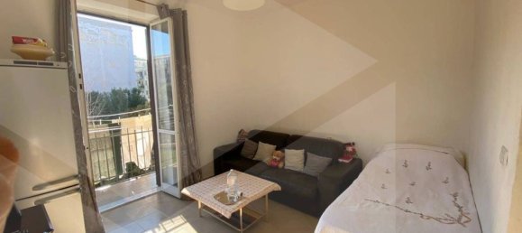 2-salle Appartement à Bari, Italy No. 18300 9