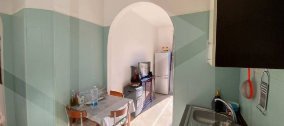 2-salle Appartement à Bari, Italy No. 18300 11