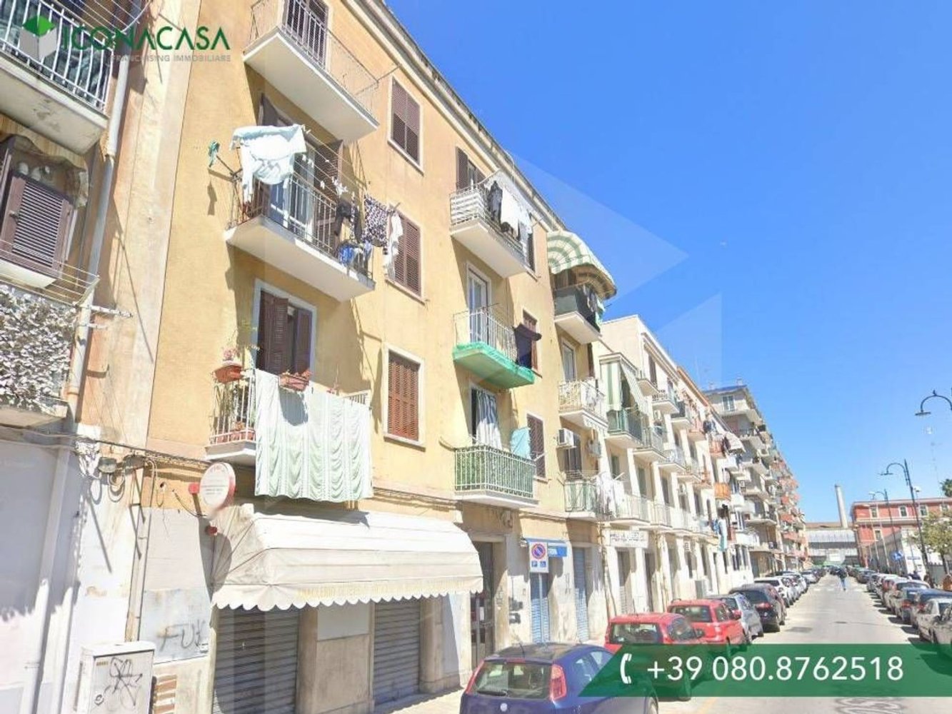 2-salle Appartement à Bari, Italy No. 18300