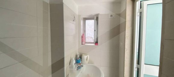 2-salle Appartement à Bari, Italy No. 18300 4