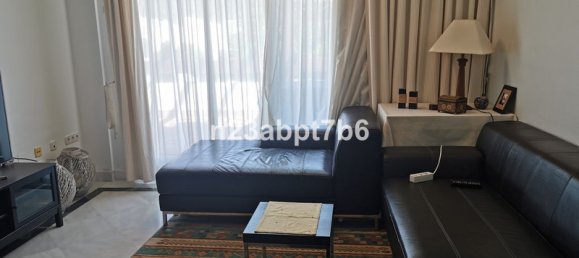 Apartamento de 3 dormitorios en Marbella, Spain No. 66285 2