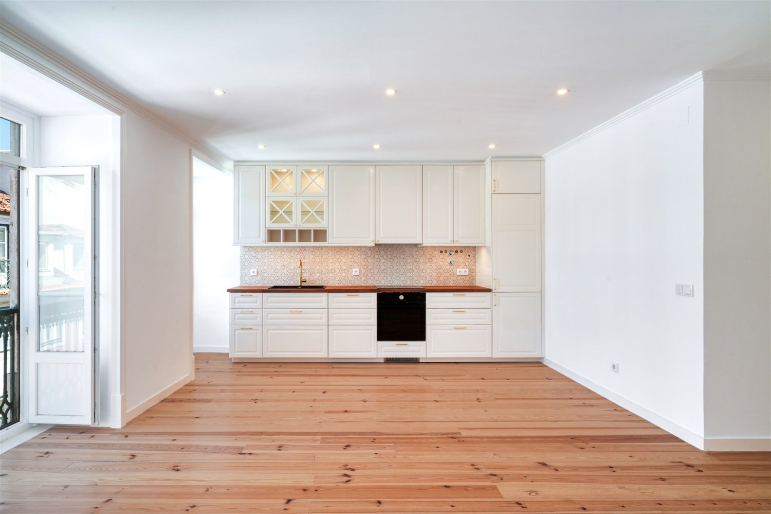 3 bedrooms Apartment in Lisbon, Portugal No. 134750