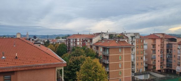 5 rooms Apartment in Asti, Italy No. 84527 4