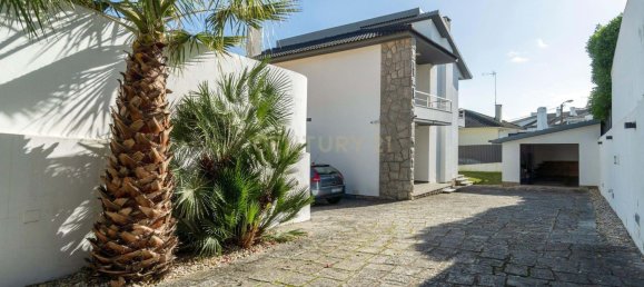4 bedrooms Villa in Cascais, Portugal No. 137640 2
