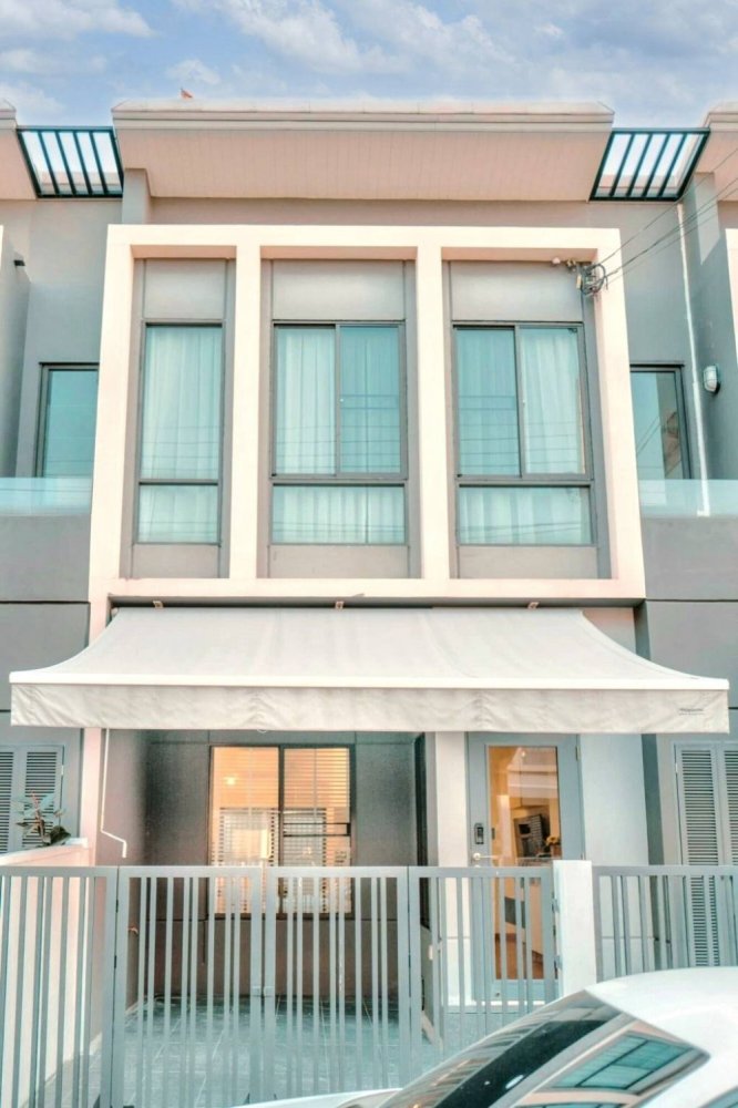 Таунхаус с 3 спальнями в Банг Каео, Таиланд № 25522