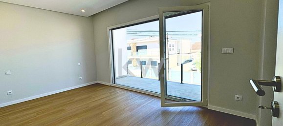 4 bedrooms House in Seixal, Portugal No. 58093 10