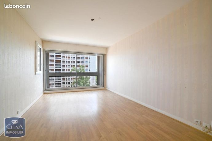 2 bedrooms Apartment in Poitiers, France No. 309437