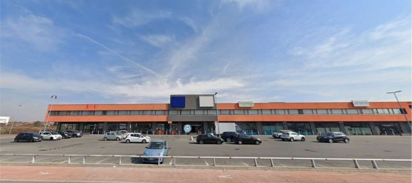 1060m² Commercial property in Caselle Torinese, Italy No. 184893 2
