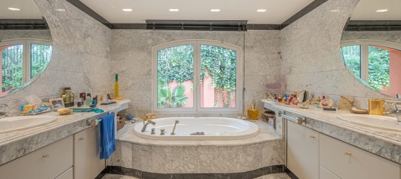 4 bedrooms Villa in Marbella, Spain No. 47922 6