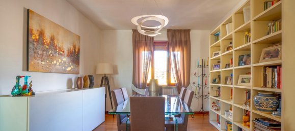 5-Zimmer Wohnung in Naples, Italy, Nr. 263641 2
