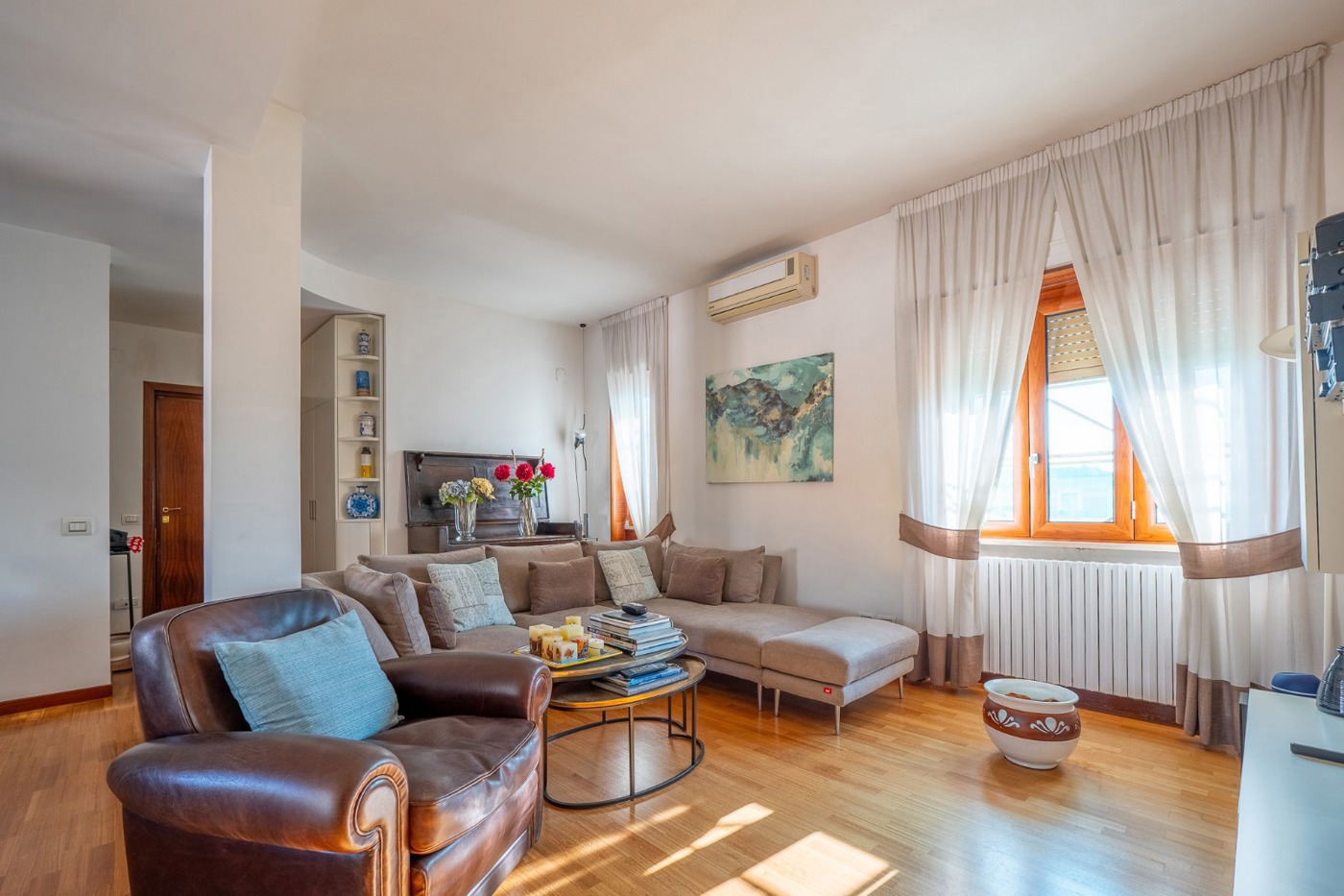 5-Zimmer Wohnung in Naples, Italy, Nr. 263641