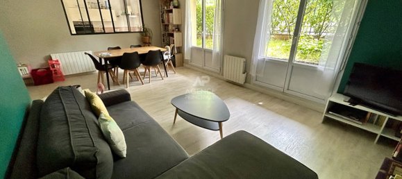 3 bedrooms Apartment in Poissy, France No. 182194 2