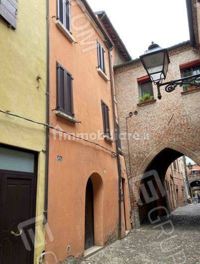 4 غرف نوم شقة في Ferrara, Italy رقم 25095