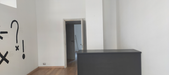 5 rooms Commercial property in Turin, Italy No. 292257 3