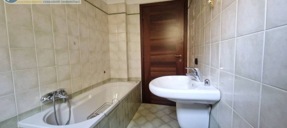 3-salle Appartement à Como, Italy No. 94459 15