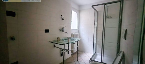 3-salle Appartement à Como, Italy No. 94459 19